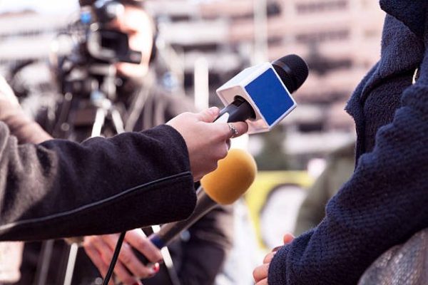 cropped-Interviu.jpg Acces date contact: Vizibilitate în presă - Servicii PR